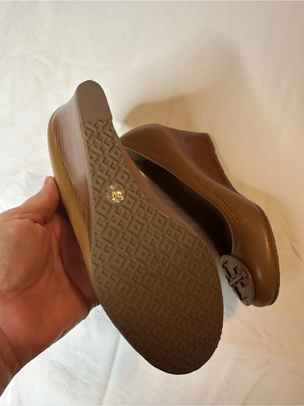 Tory Burch Sally 2 Peep Toe Wedge Pumps Tan Brown Leather Cognac Logo Size 7